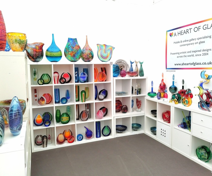 Mobile & online gallery specialising in contemporary art glass A Heart